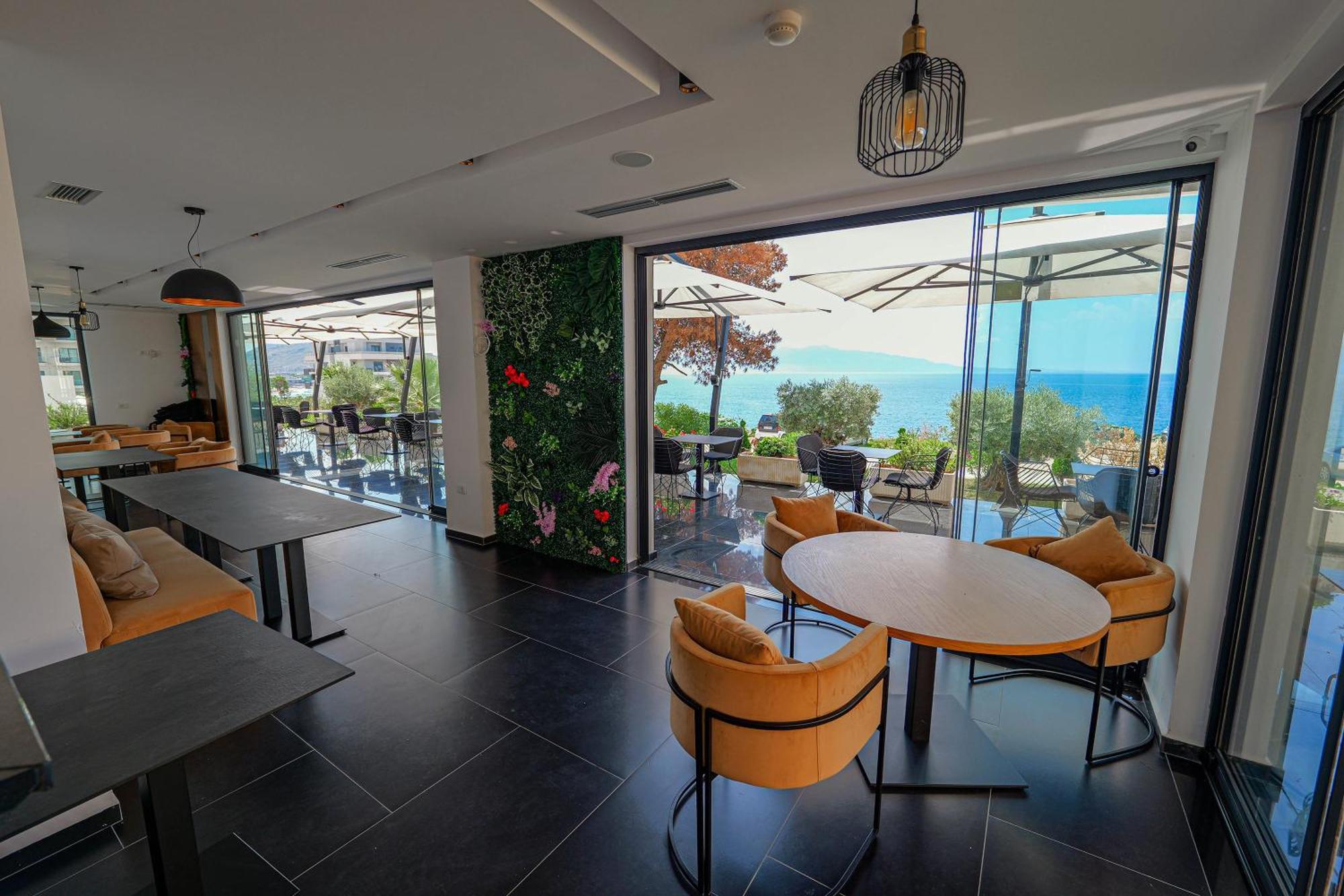 Dorchester Hotel Sarandë Exteriör bild